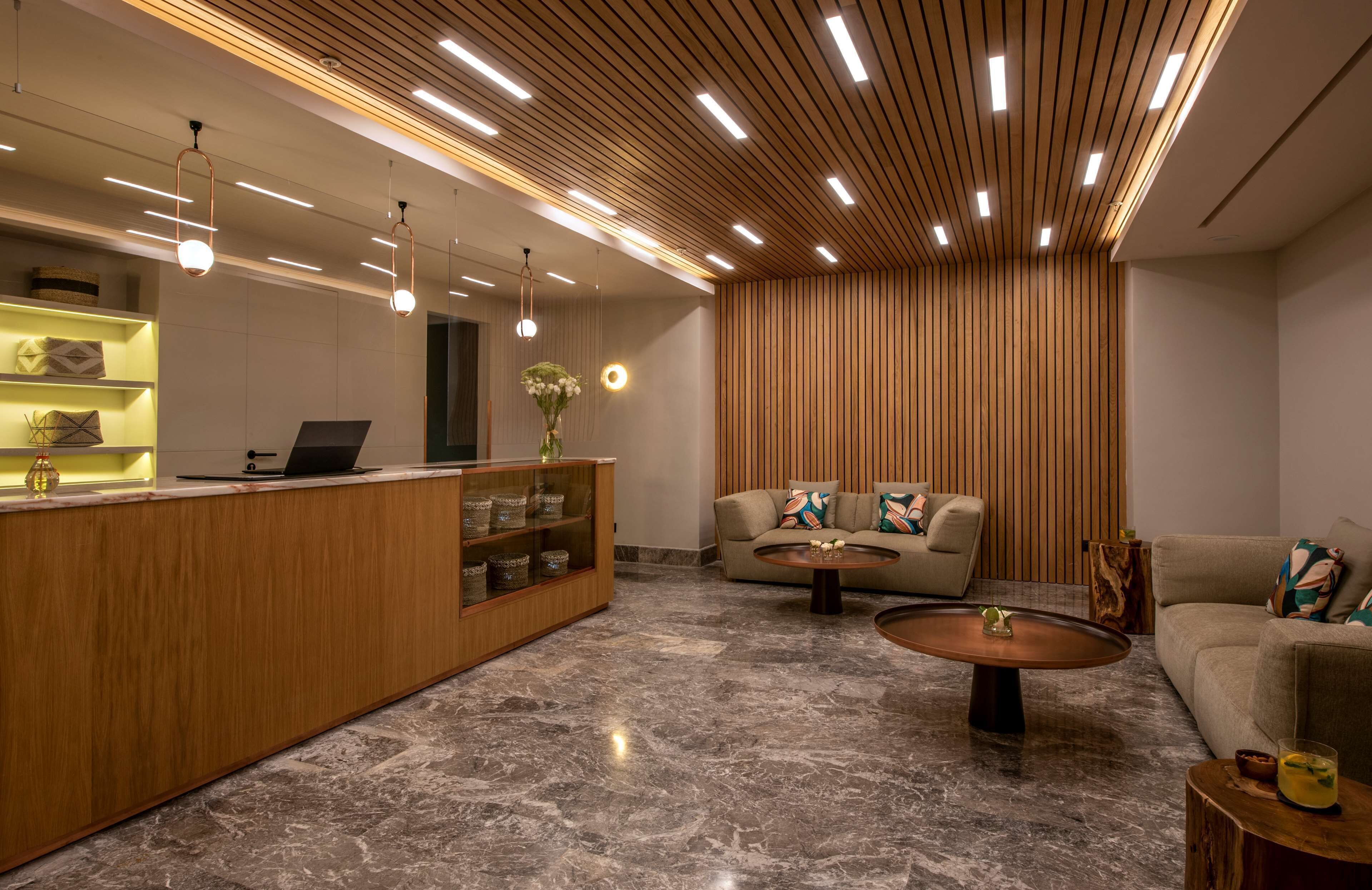 Couples treatment rooms, sauna, hot tub, steam room, hot springs