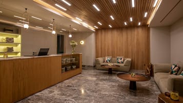 Couples treatment rooms, sauna, hot tub, steam room, hot springs