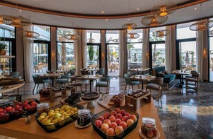 2 restaurantes; se sirven desayunos, almuerzos y cenas