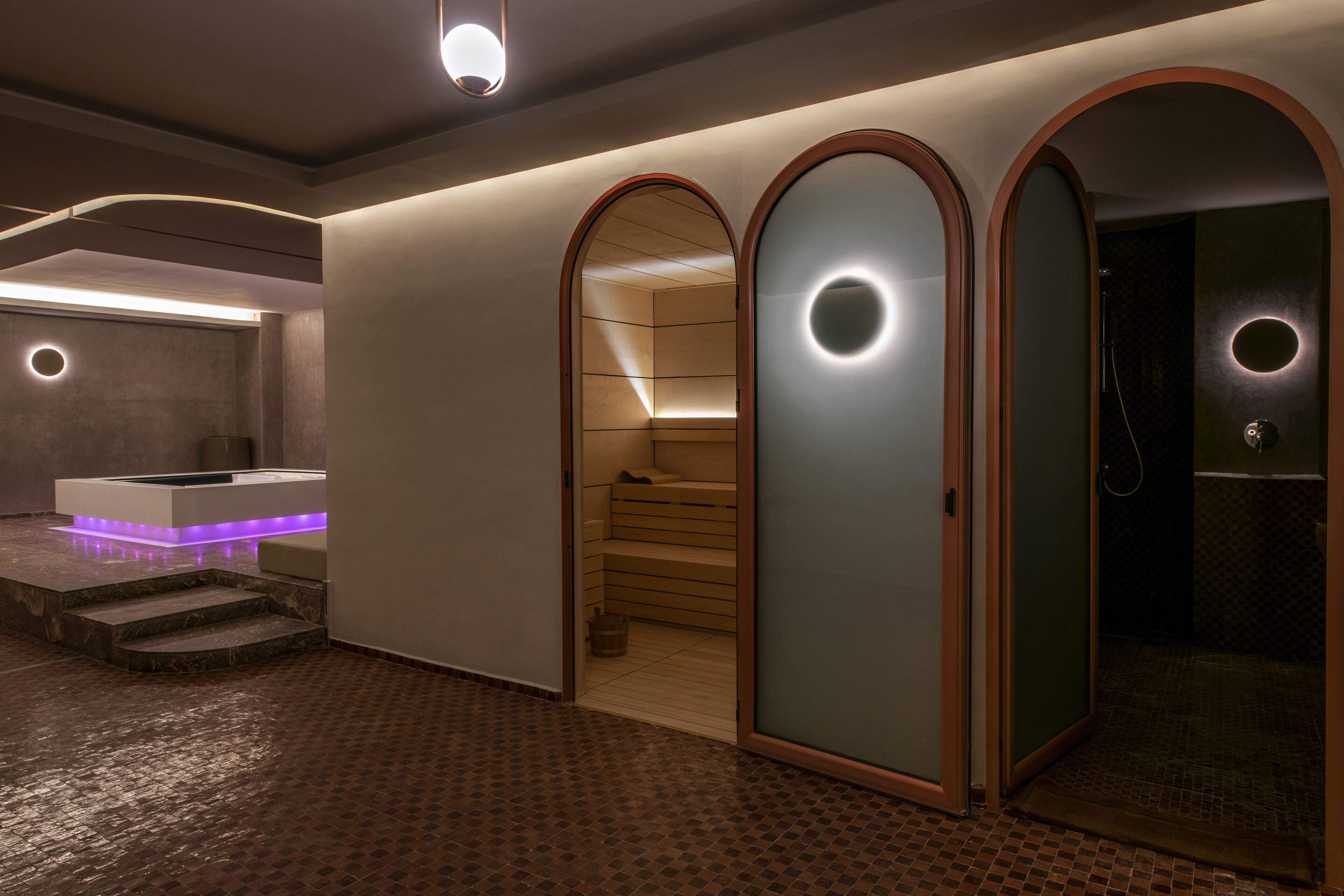 Salas de tratamientos para parejas, sauna, bañera de hidromasaje 