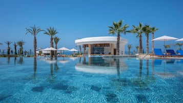 2 restauranter, frokost, lunsj og middag serveres, marokkanske retter