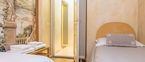 3 bedrooms, desk, Internet, bed sheets