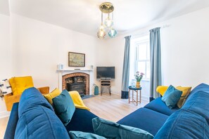 TV - Picture House – St Ives – Off-Site Parking – Dog Friendly (St Ives)