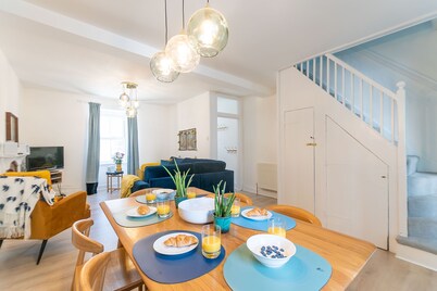 Picture House, St Ives – Sleeps 5 - Off-Site Parking – Dog Friendly