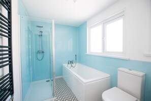 Bathtub, hair dryer, towels