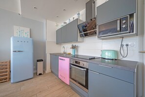 Kühlschrank, Mikrowelle, Ofen, Geschirrspüler