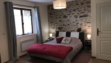 3 chambres, fer et planche à repasser, Wi-Fi gratuit, draps fournis