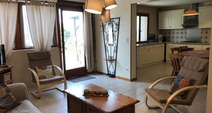 3 star cottage - spacious - quiet - pool and view!