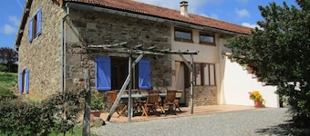 3 star cottage - spacious - quiet - pool and view!