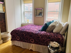 3 bedrooms, desk, iron/ironing board, travel crib