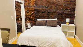 3 bedrooms, desk, iron/ironing board, travel crib