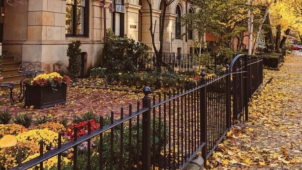 A row of red brick townhouses with arched windows and a black metal fence in front. - Boston Harbor views. Modern north end condo.FREE PARKING! (Boston)