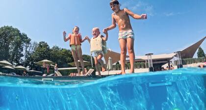 Group accommodation 12+3