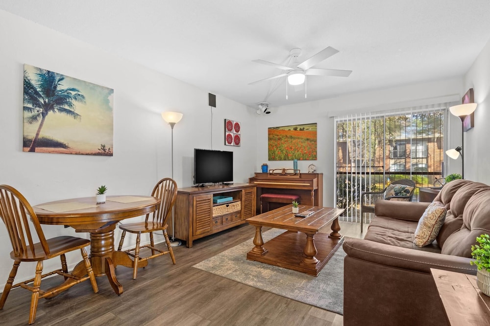 Quiet Condo – Short Walk to UF/Shands/Downtown!