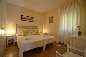 1 bedroom, Egyptian cotton sheets, iron/ironing board, free WiFi