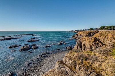 Dreamy lodging with hot tub, pool, beach access, furnished patio