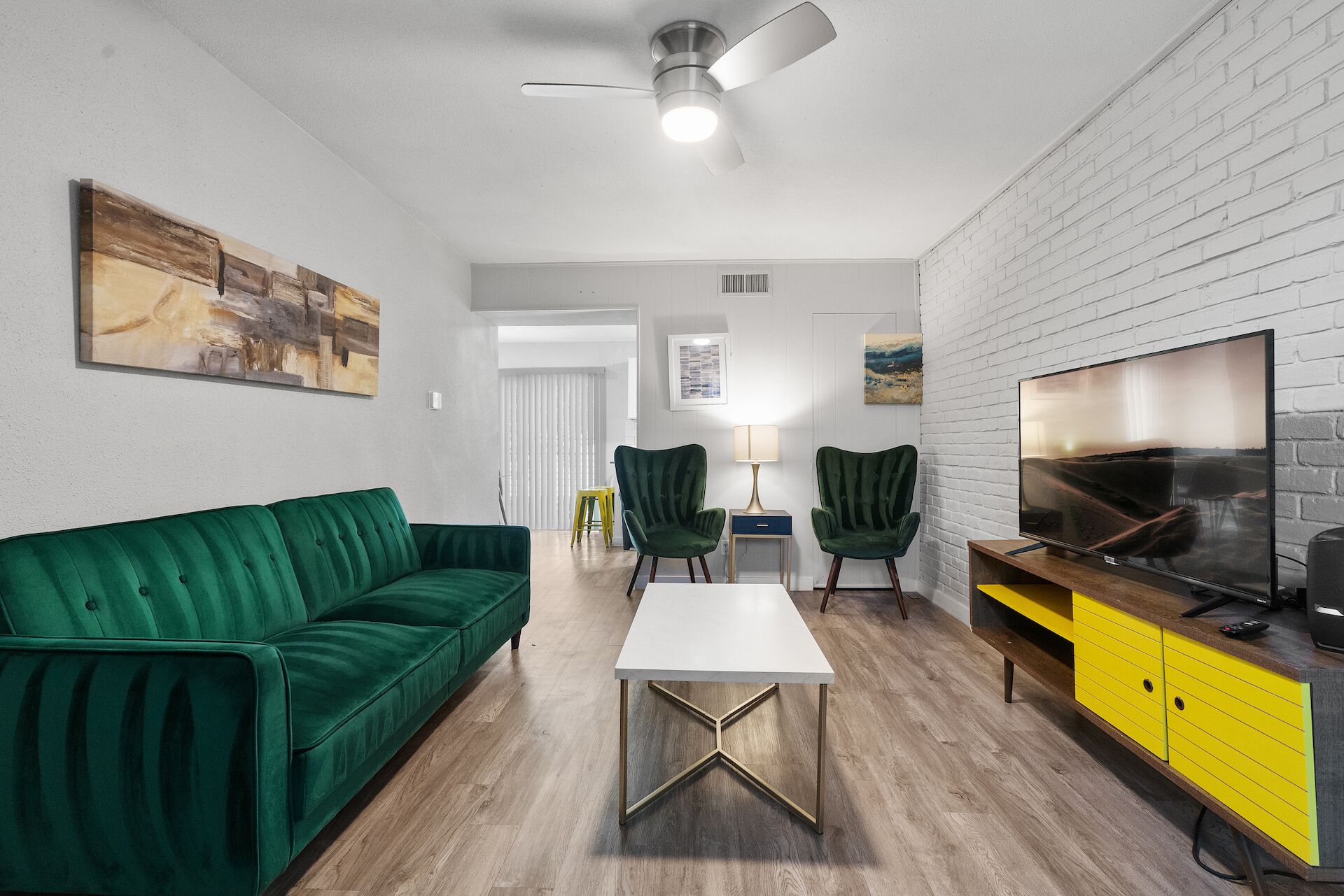 Modern 1BR Near UT | Hyde Park | Evonify