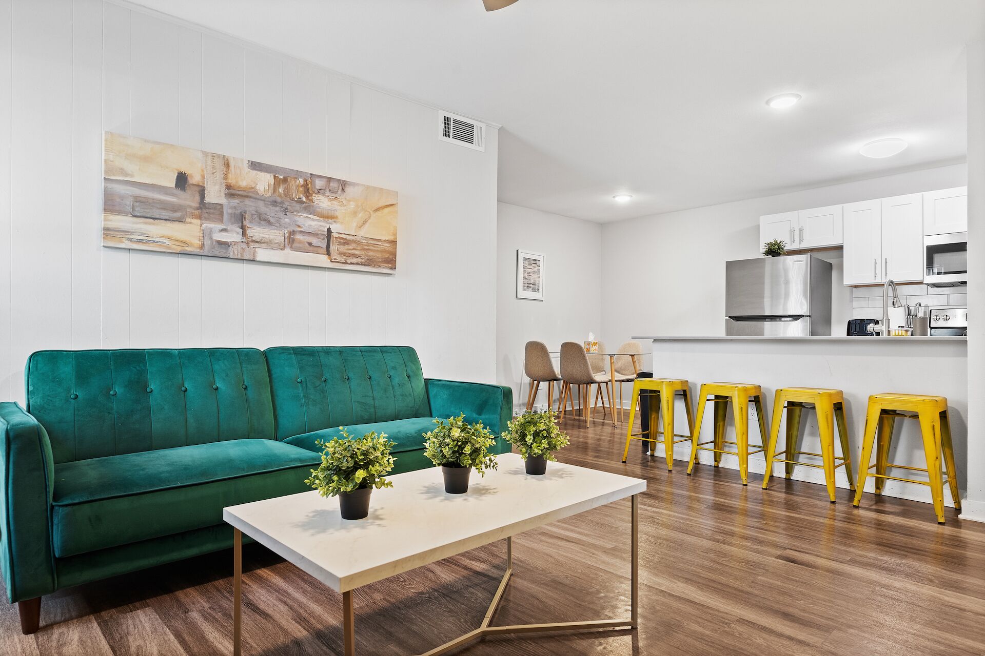 Modern 2BR Near UT | Hyde Park | Evonify 5802