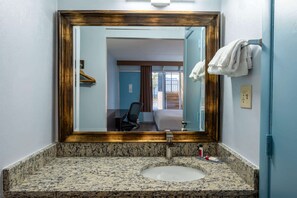 Combined shower/bathtub, rainfall showerhead, free toiletries - Days Inn by Wyndham Perrysburg/Toledo (Perrysburg)