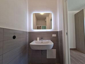 Hårføner, håndklær, såpe og sjampo