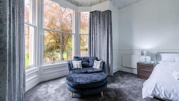 4 Schlafzimmer, Schreibtisch, Bügeleisen/Bügelbrett, Reisekinderbett