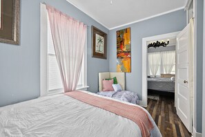 2 bedrooms, WiFi, bed sheets