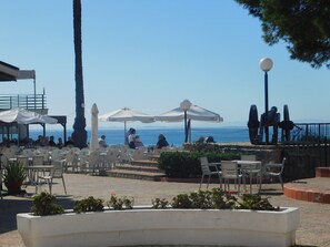 Outdoor dining - Frontline modern- Cabo del Playa- Apartment (Cabo Roig)