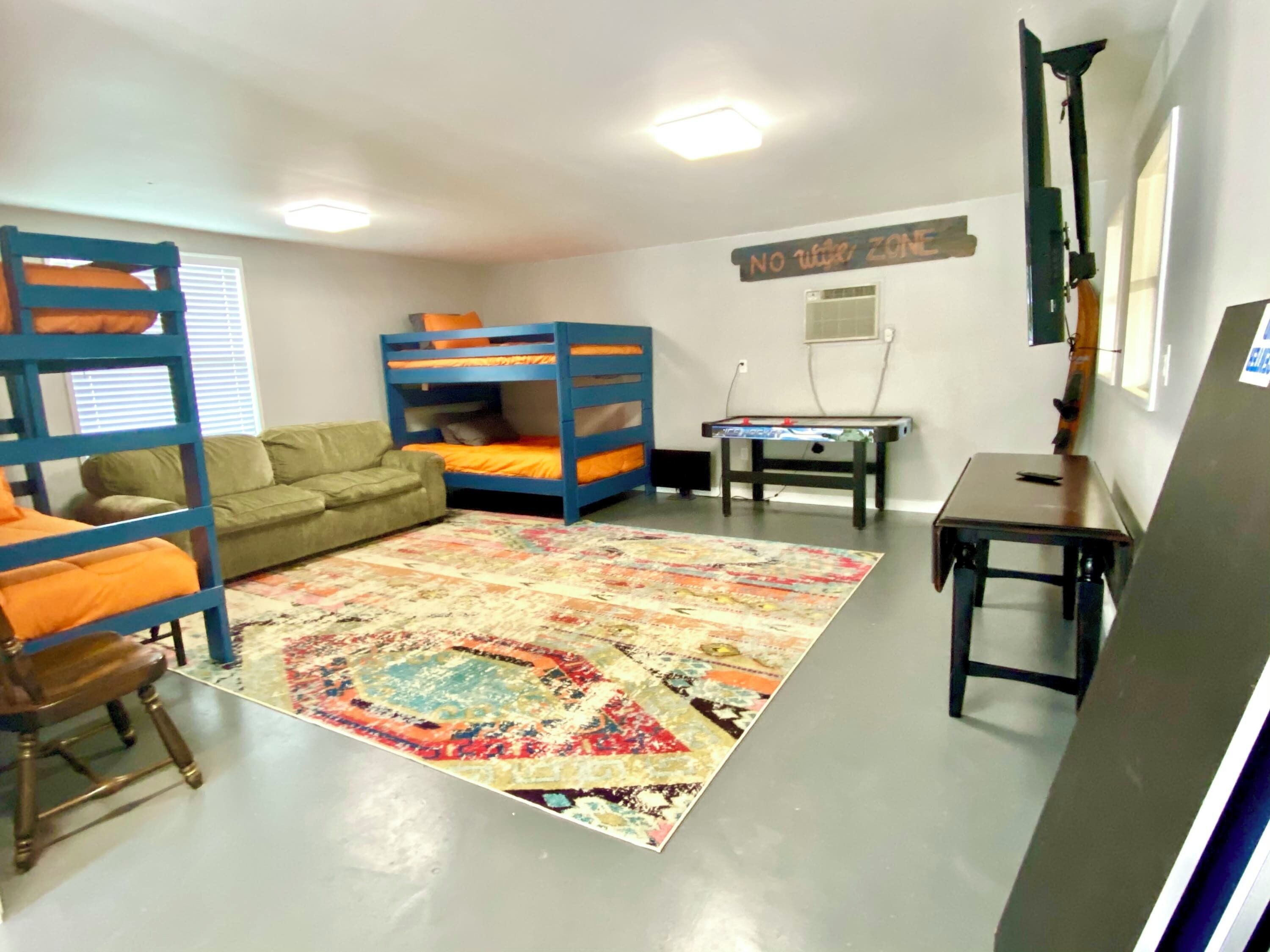 Smart-TV, bøker, smarthøyttalere og kontorer