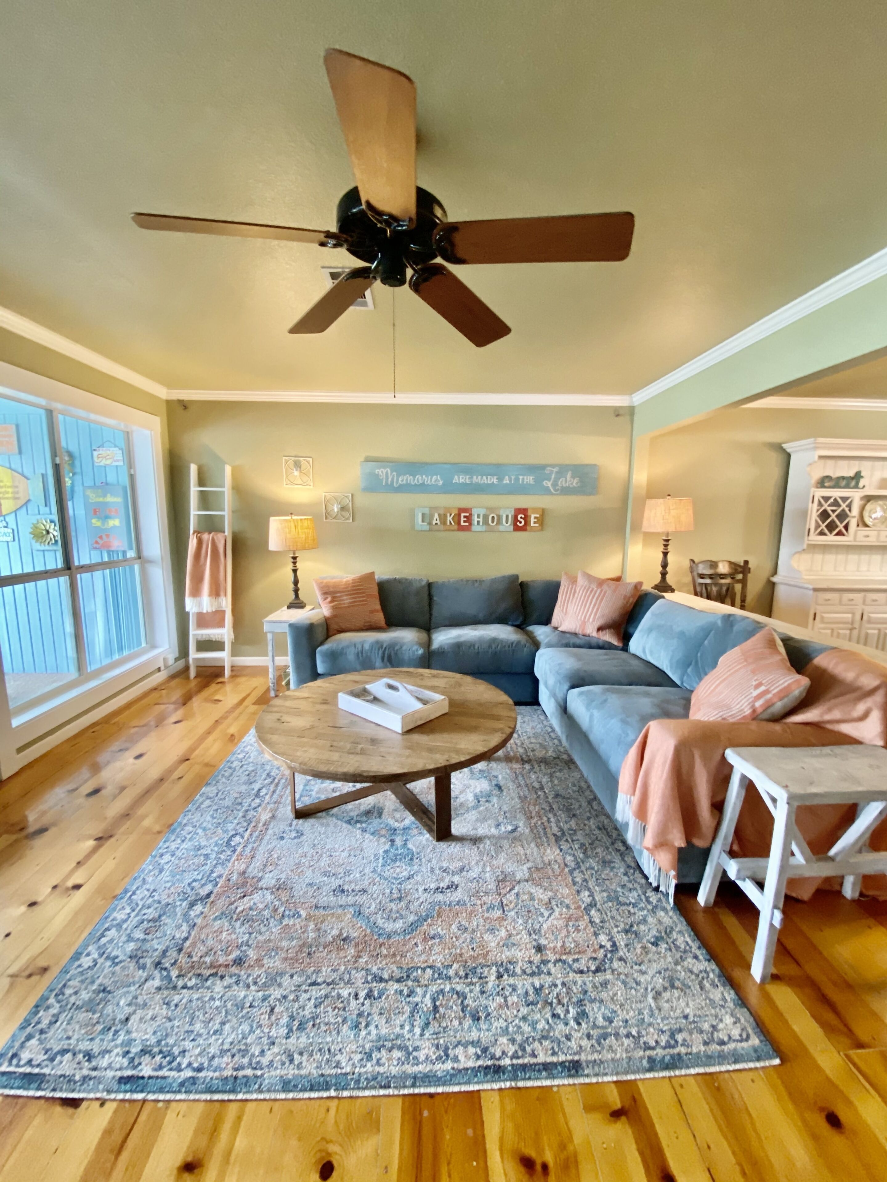 Living the Dream- Lakefront w/ Pool & Hot Tub