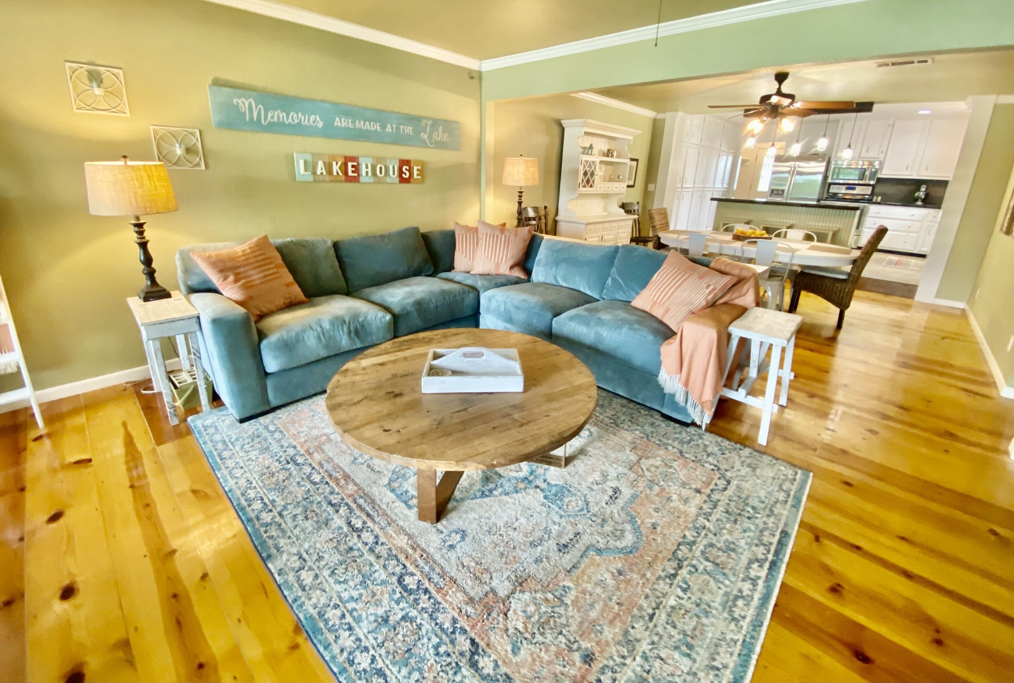 Living the Dream- Lakefront w/ Pool & Hot Tub