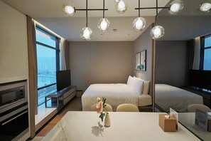 套房, 1 间卧室, 城市景观 | 起居区 | 55-英寸纯平电视 （配备有线频道）、电视