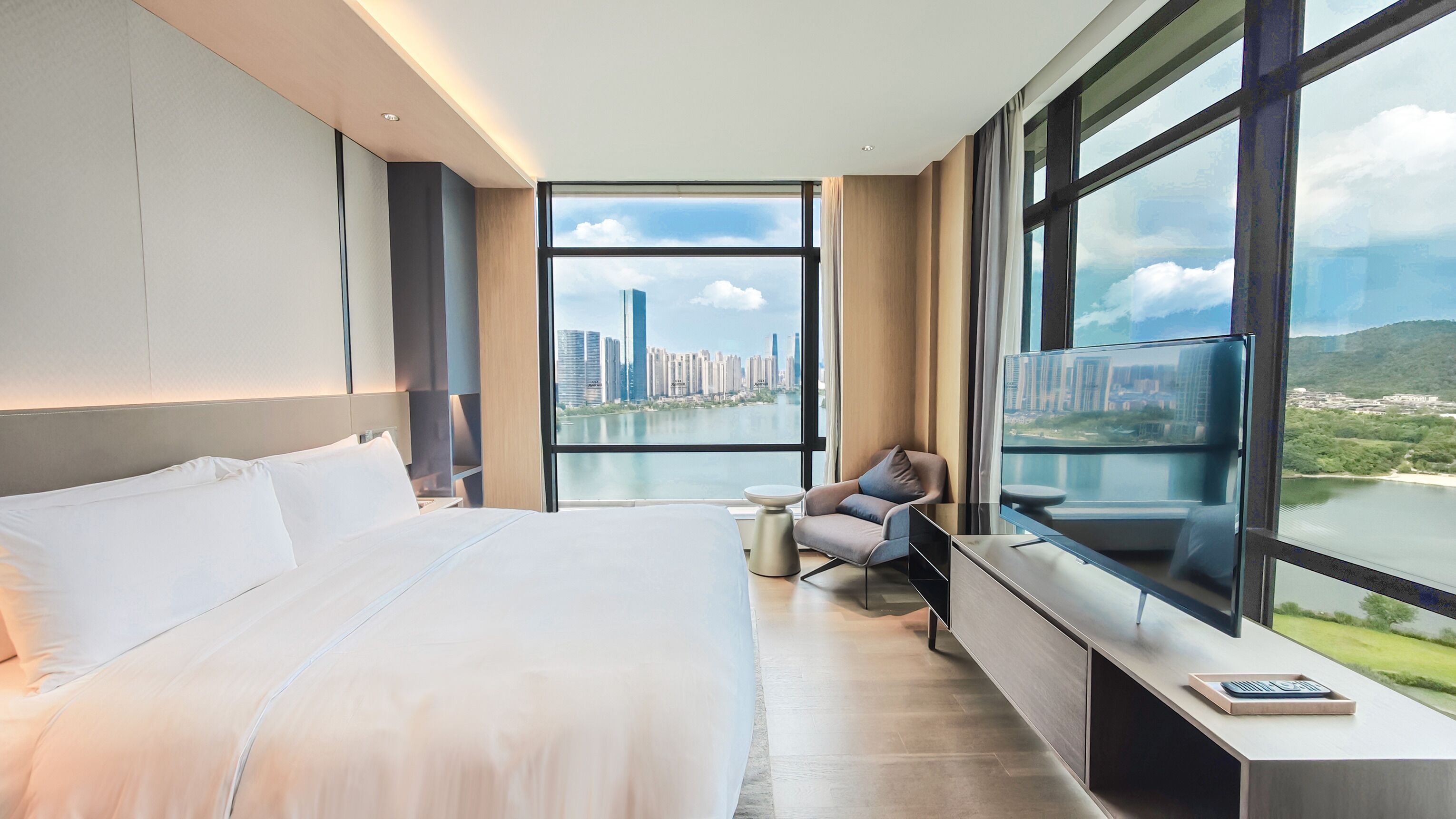 Caja de seguridad en la habitación y escritorio 