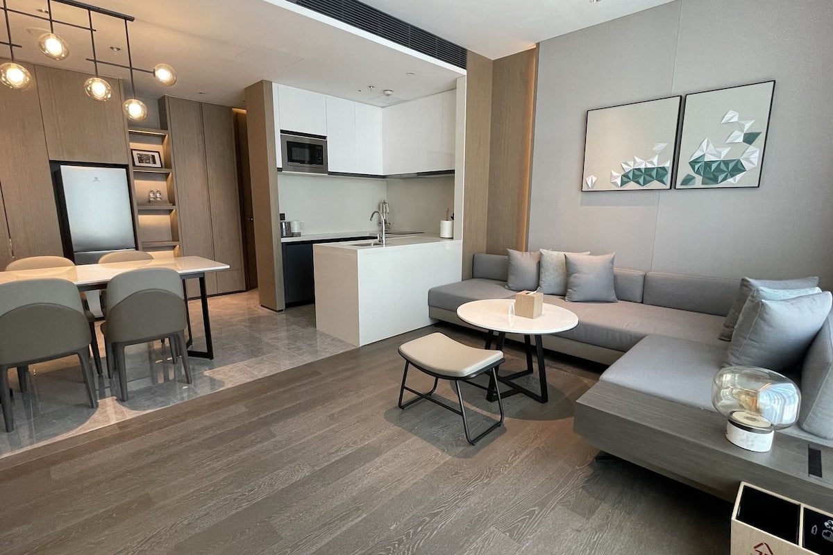 Suite, 1 Bedroom, City View | 1 bedroom, in-room safe, desk, laptop workspace