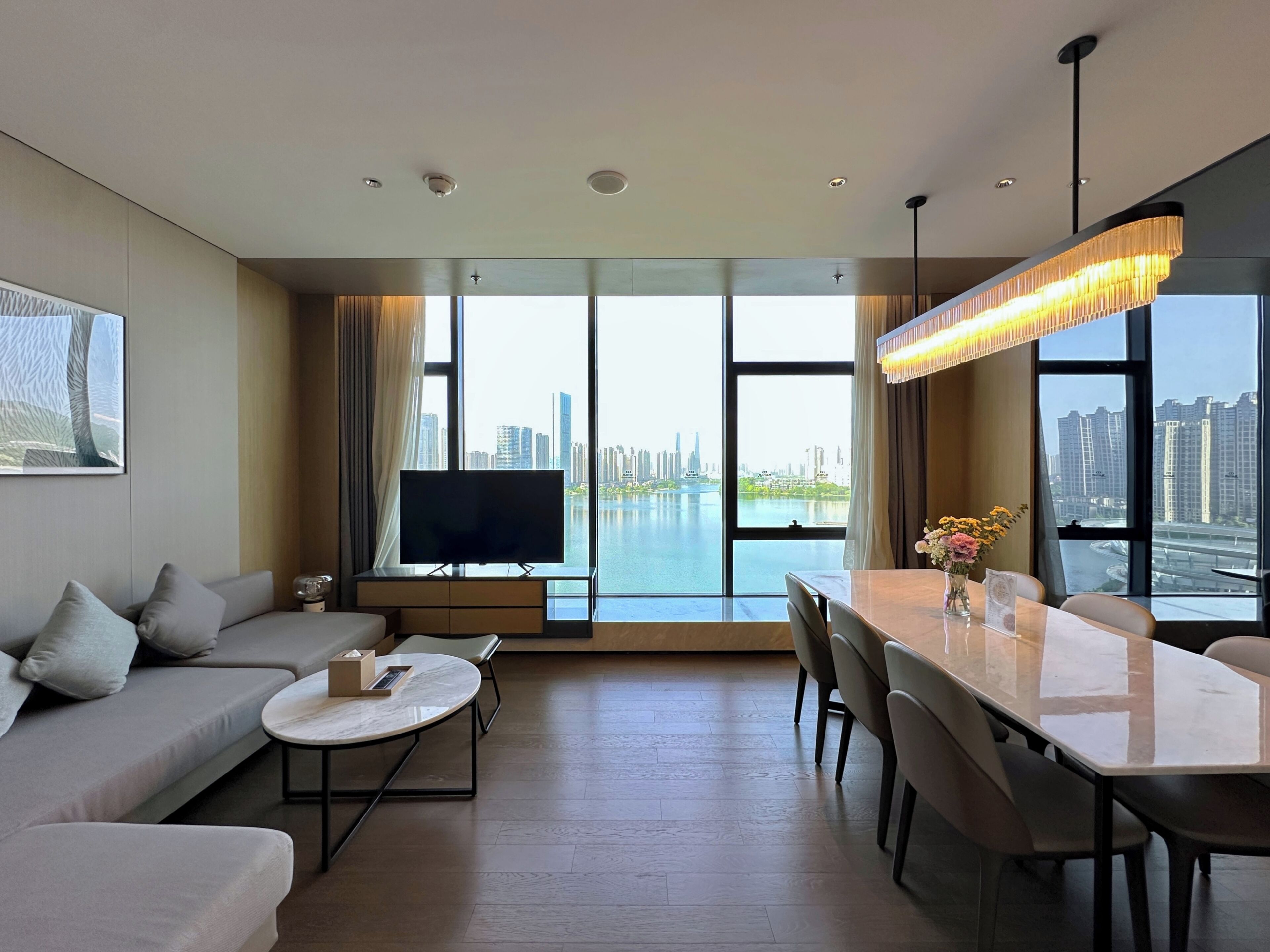 套房, 2 間臥室 | 房內夾萬、書桌、手提電腦工作空間、隔音