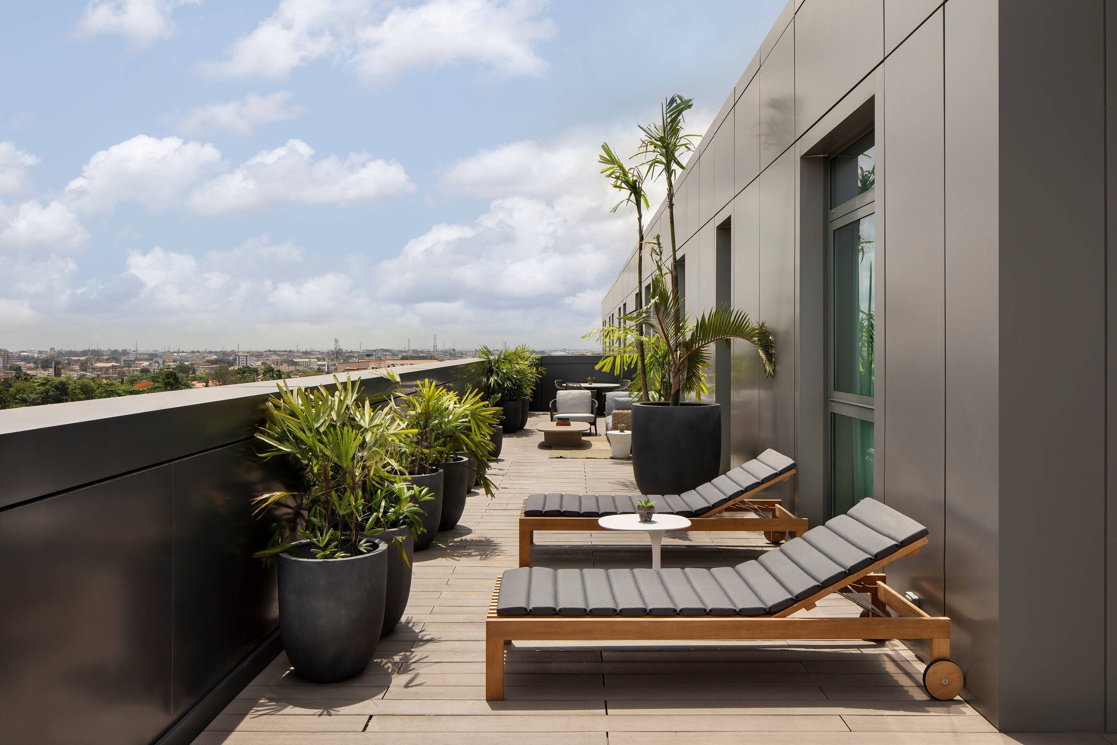 Caja fuerte, escritorio, espacio para trabajar con un portátil