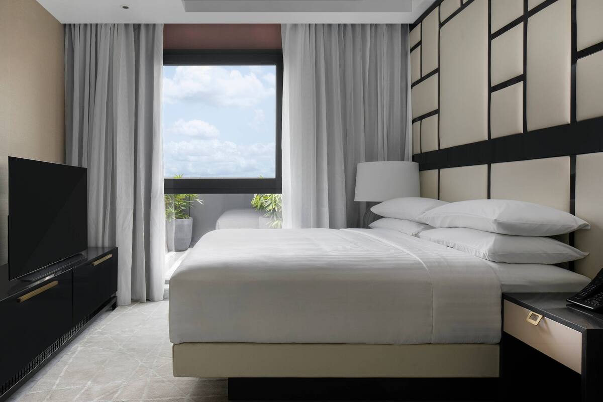 1 bedroom, in-room safe, desk, laptop workspace