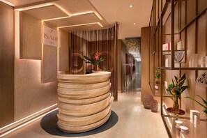 Couples treatment rooms, sauna, steam room, body treatments