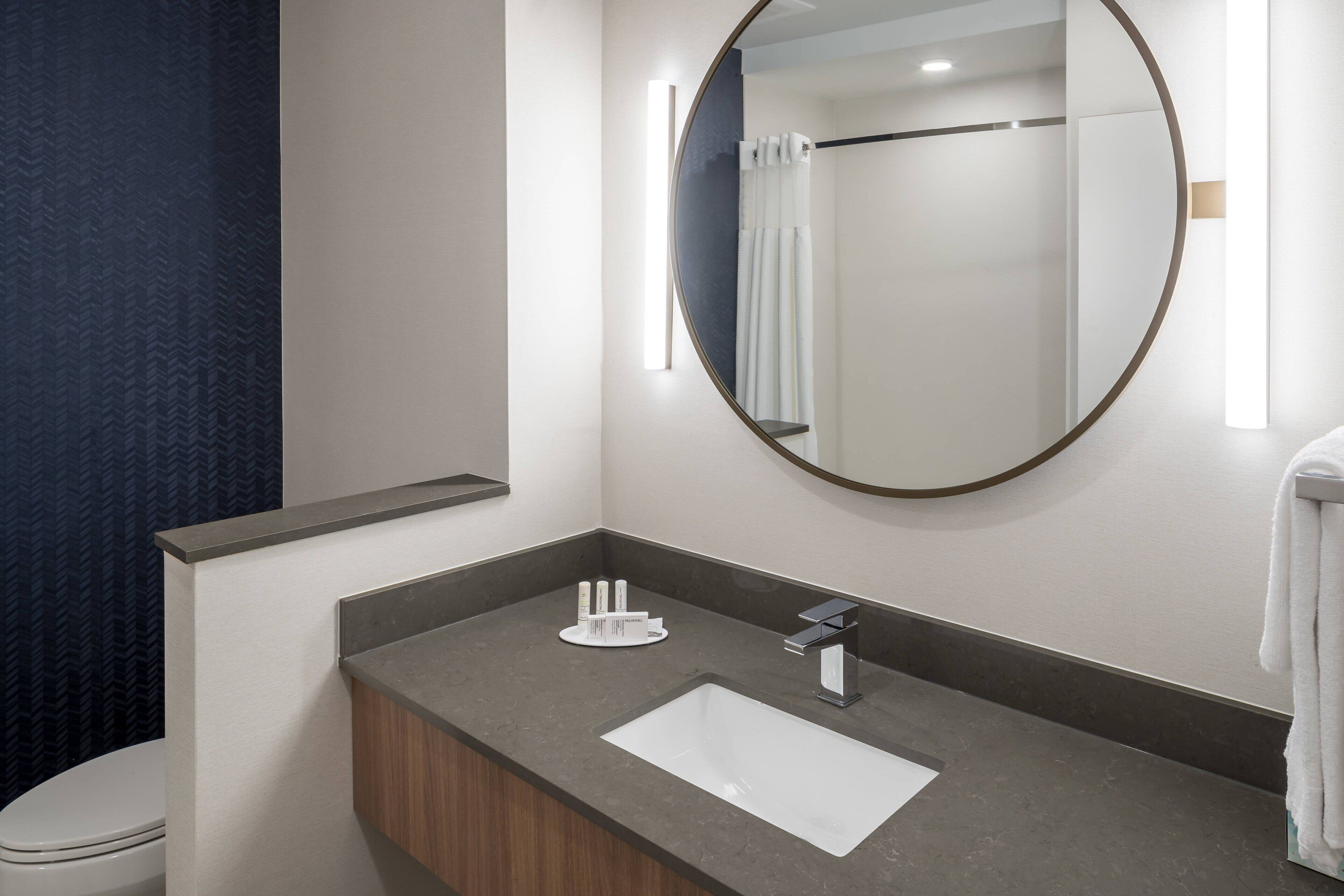 room, 1 king bed (hearing accessible) | bathroom | hair dryer, towels, soap, shampoo