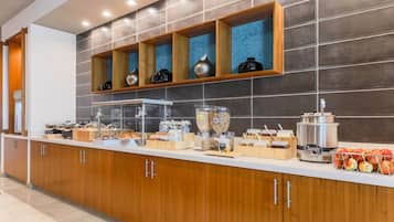 Desayuno continental gratuito y diario