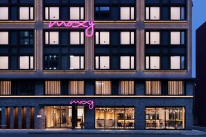 Front of property - evening/night - Moxy Kyoto (Kyoto)