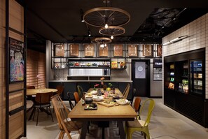 Restaurant - Moxy Kyoto (Kyoto)