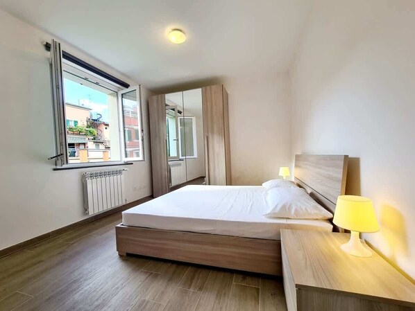 2 bedrooms, iron/ironing board, travel cot, free WiFi