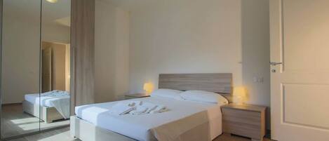 2 bedrooms, iron/ironing board, travel crib, free WiFi