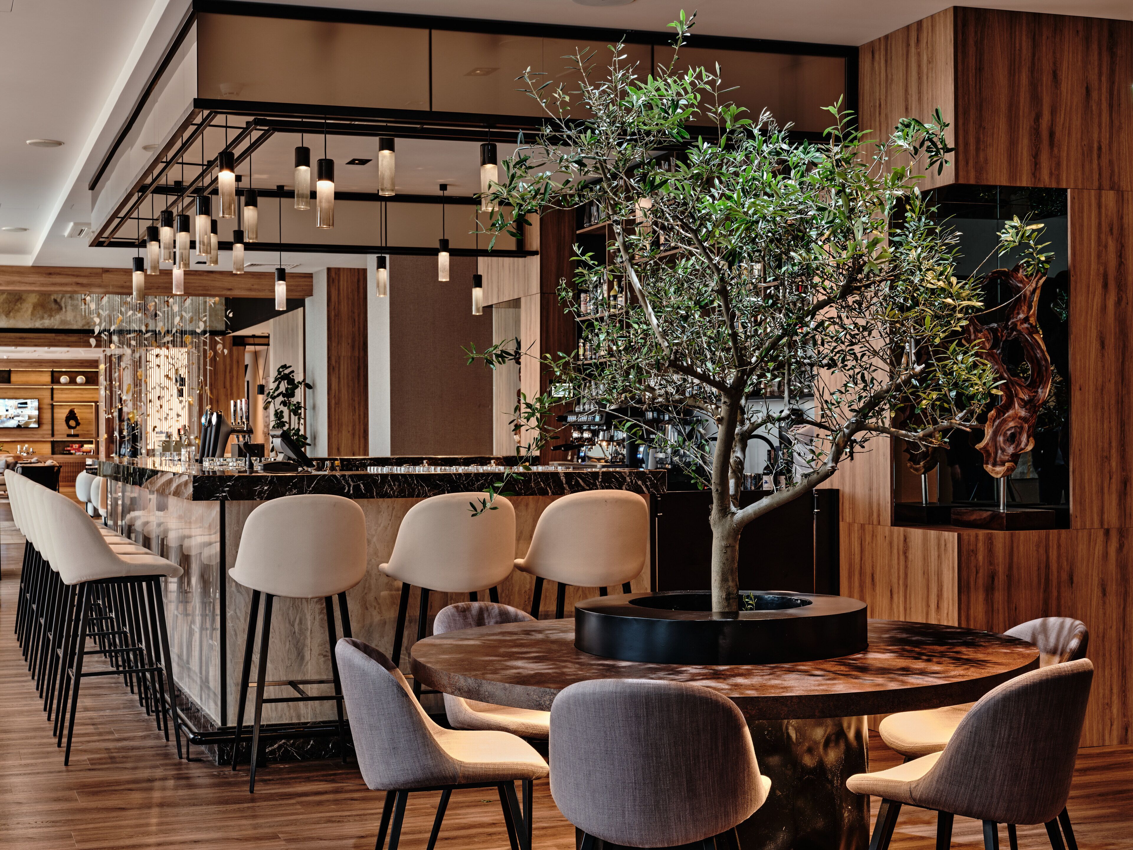 Se sirven almuerzos, cenas y happy hour