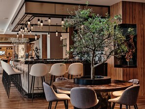 Serves lunch, dinner, and happy hour - AC Hotel by Marriott Krakow (Kraków)