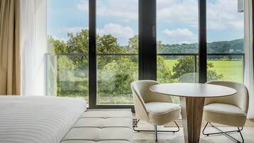 Chambre Supérieure, 1 lit double, non-fumeurs, balcon | 1 chambre, literie hypoallergénique, coffres-forts dans les chambres