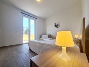 10 bedrooms, iron/ironing board, travel crib, free WiFi - Apartment "M" Balcony - Levanto - Cinque Terre (Levanto)