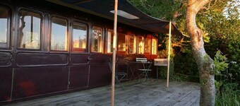 Unique and Magnificently Situated 8 acre Waterside Artists' Retreat Carriage