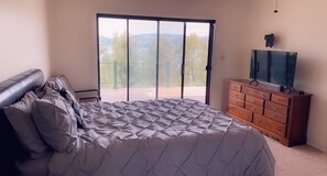 2 bedrooms, desk, free WiFi, bed sheets