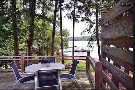 Outdoor dining. Lake Hartwell Covered Dock & Sunset Beach 3BD, 1BA